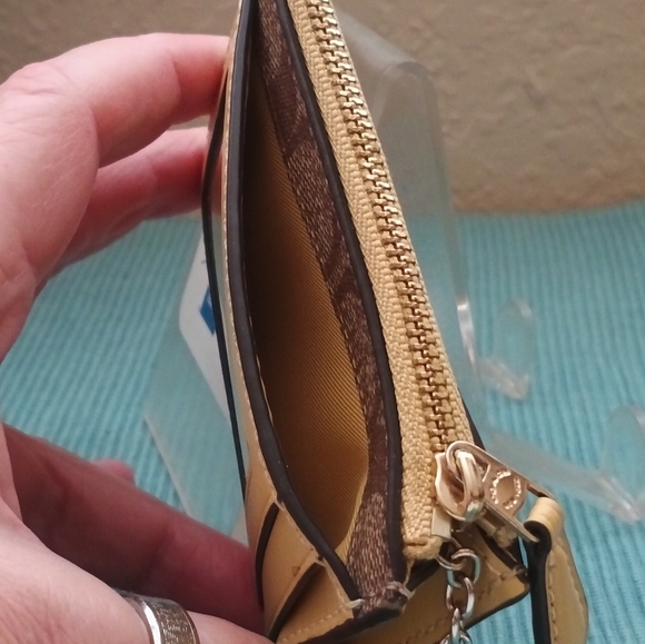 SOLD Coach F10607 Mini Skinny ID Case Wallet Buttercup Yellow Signature Tan - Picture 4 of 8